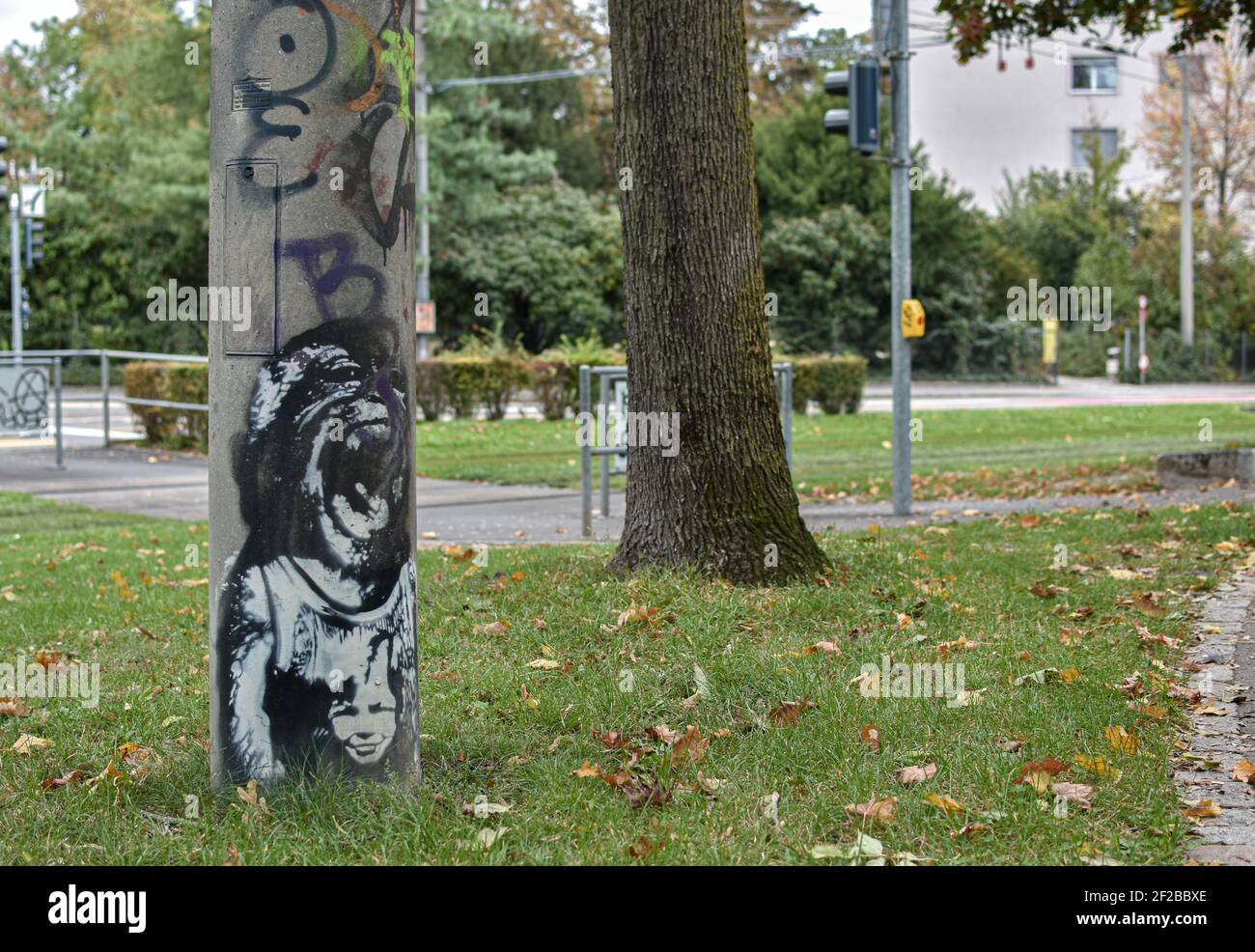 Ampel voller Graffiti in Basel, Schweiz Stockfoto