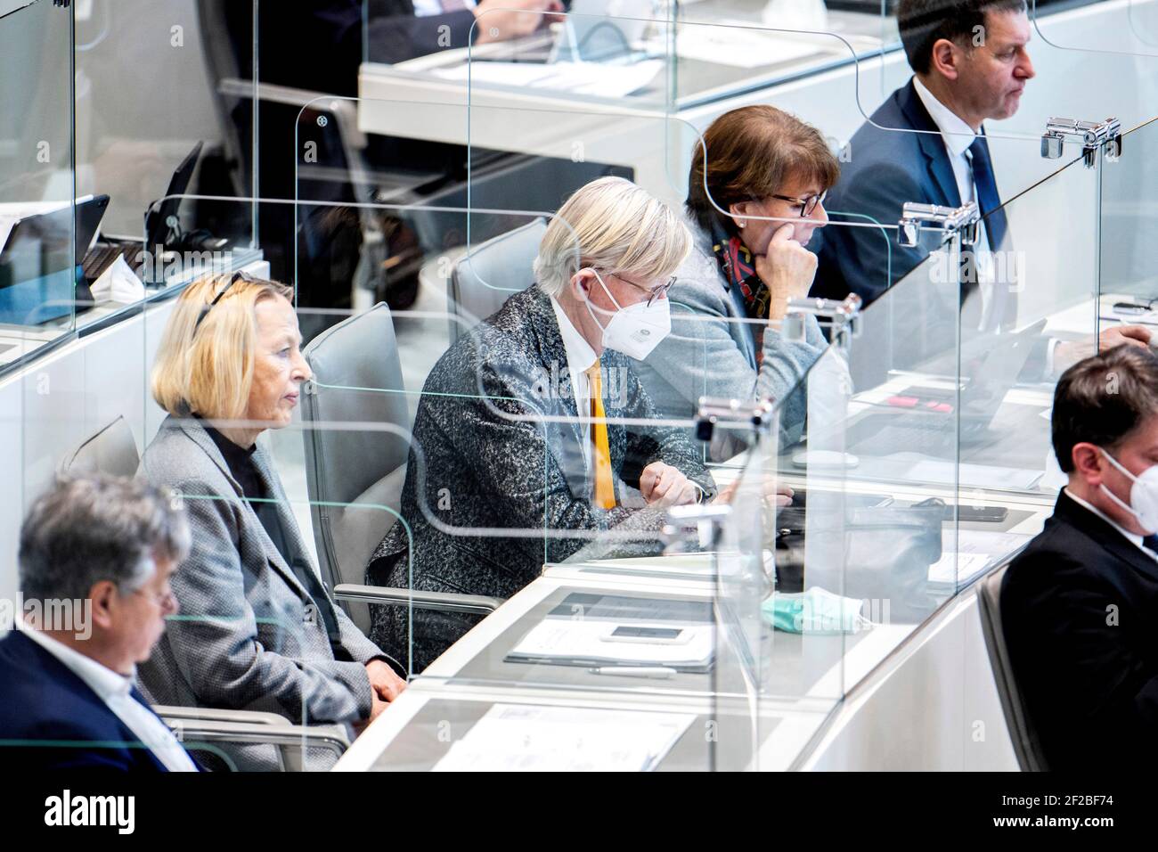 Hannover, Deutschland. Februar 2021, 17th. Parlamentsabgeordnete für den Glashygieneschutz im niedersächsischen landtag in Hannover, 17. Februar 2021. Quelle: dpa/Alamy Live News Stockfoto