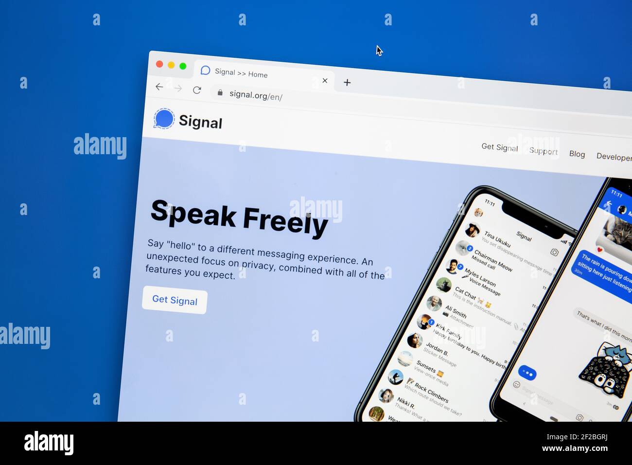 Ostersund, Schweden - Jan 21, 2021 Signal-Website auf einem Computer-Bildschirm.. Signal ist ein plattformübergreifender zentralisierter verschlüsselter Messaging-Dienst, der von entwickelt wurde Stockfoto