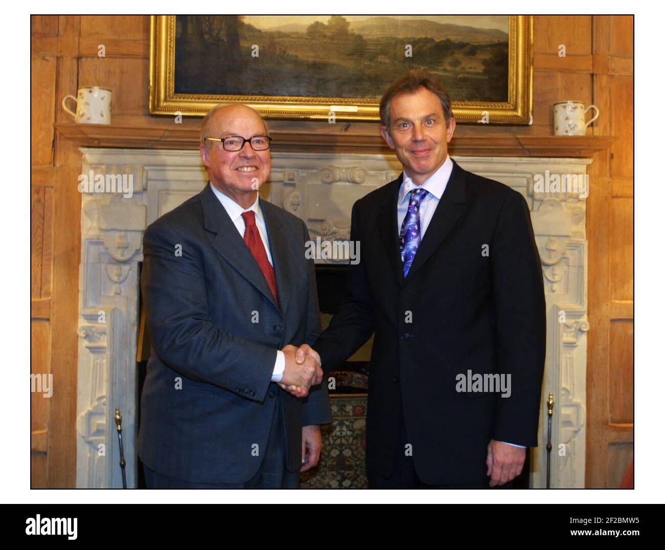 Der britische Premierminister Tony Blair trifft den UN-Waffeninspektor Hans Blix bei Chequers.pic David Sandison 17/1/2003 Stockfoto