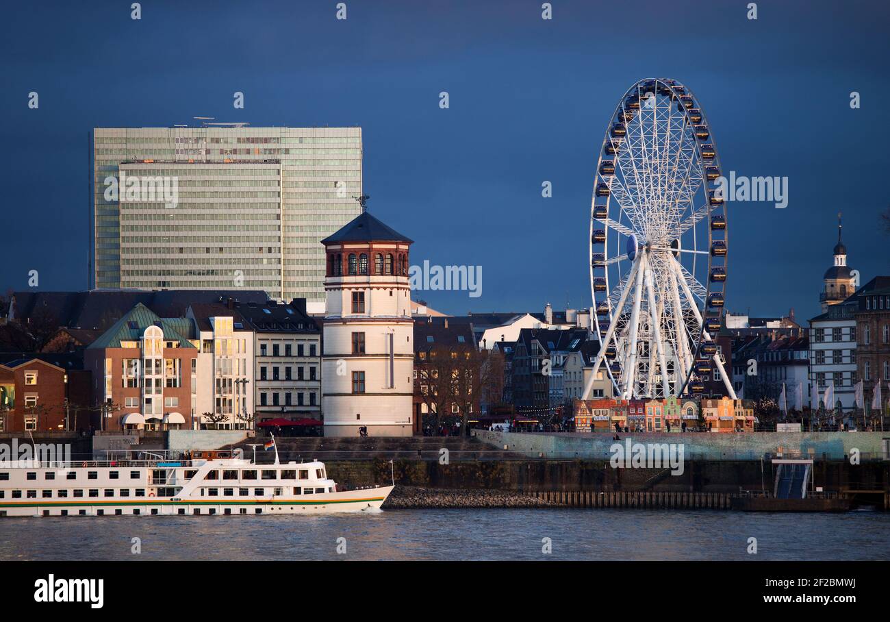 Blick auf die Altstadt in Düsseldorf am Rhein Stockfoto