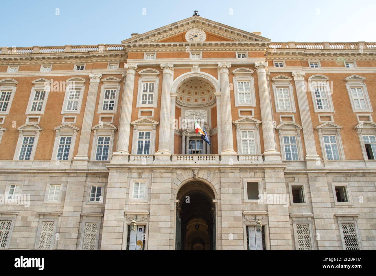 Der Königspalast von Caserta (Reggia di Caserta) ist eine ehemalige königliche Residenz in Caserta, Süditalien. Stockfoto