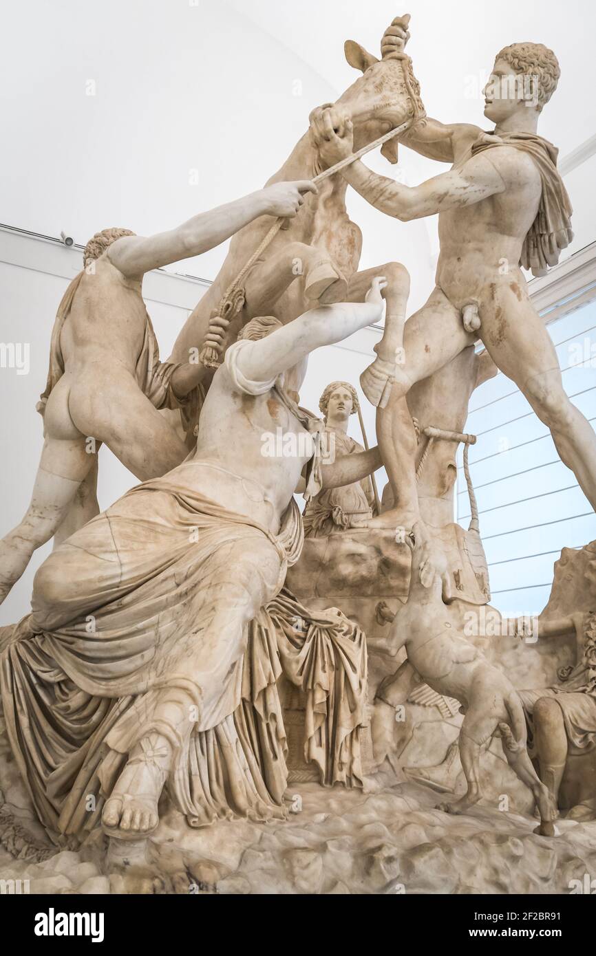 Dirce Skulptur gebunden an einen Stier, Antike römische Skulptur bekannt als Farnese Stier in MANN (Museo archeologico Nazionale di Napoli) Stockfoto