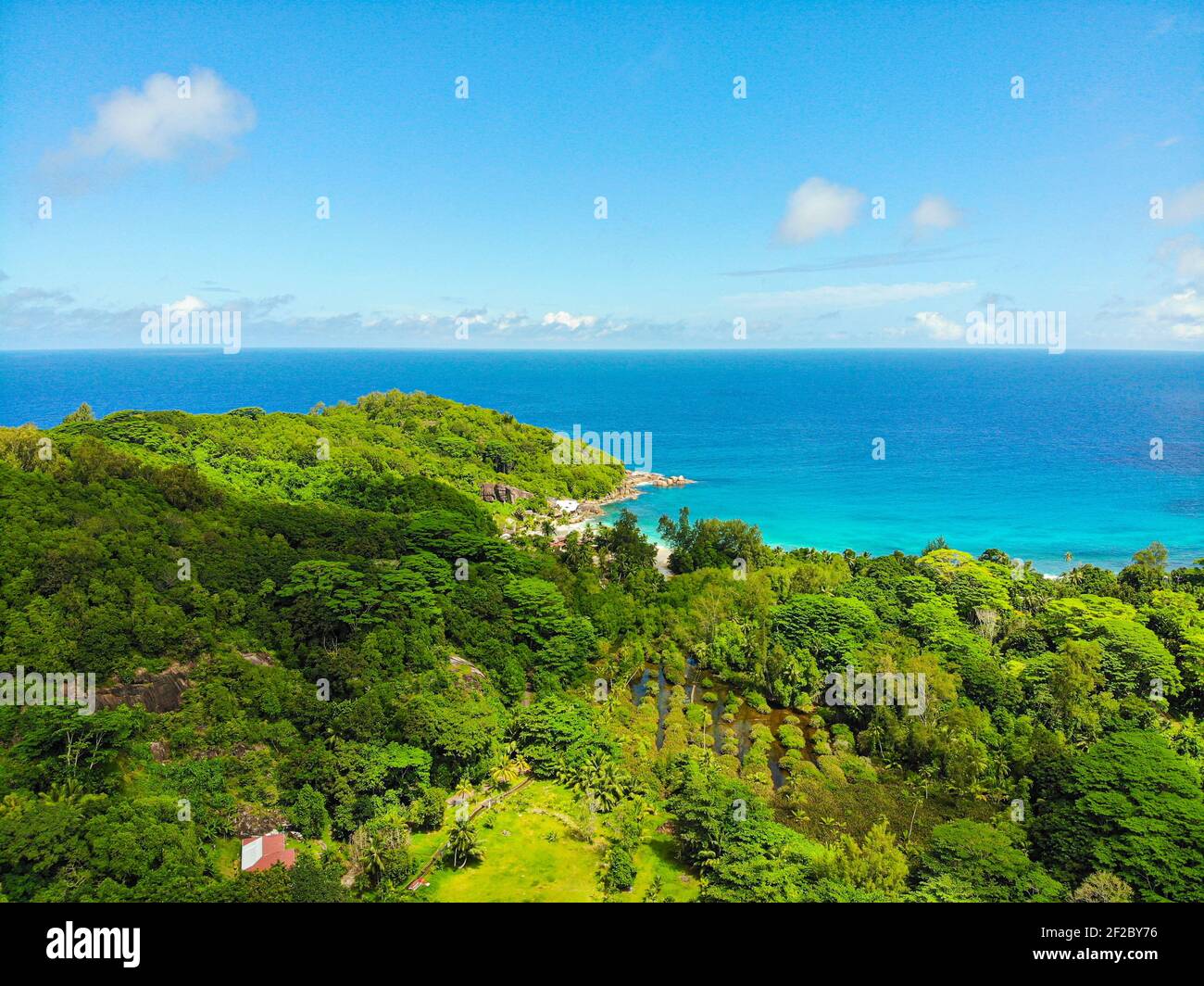 Drohnenbild von Anse Takamaka Beach Seychellen Stockfoto