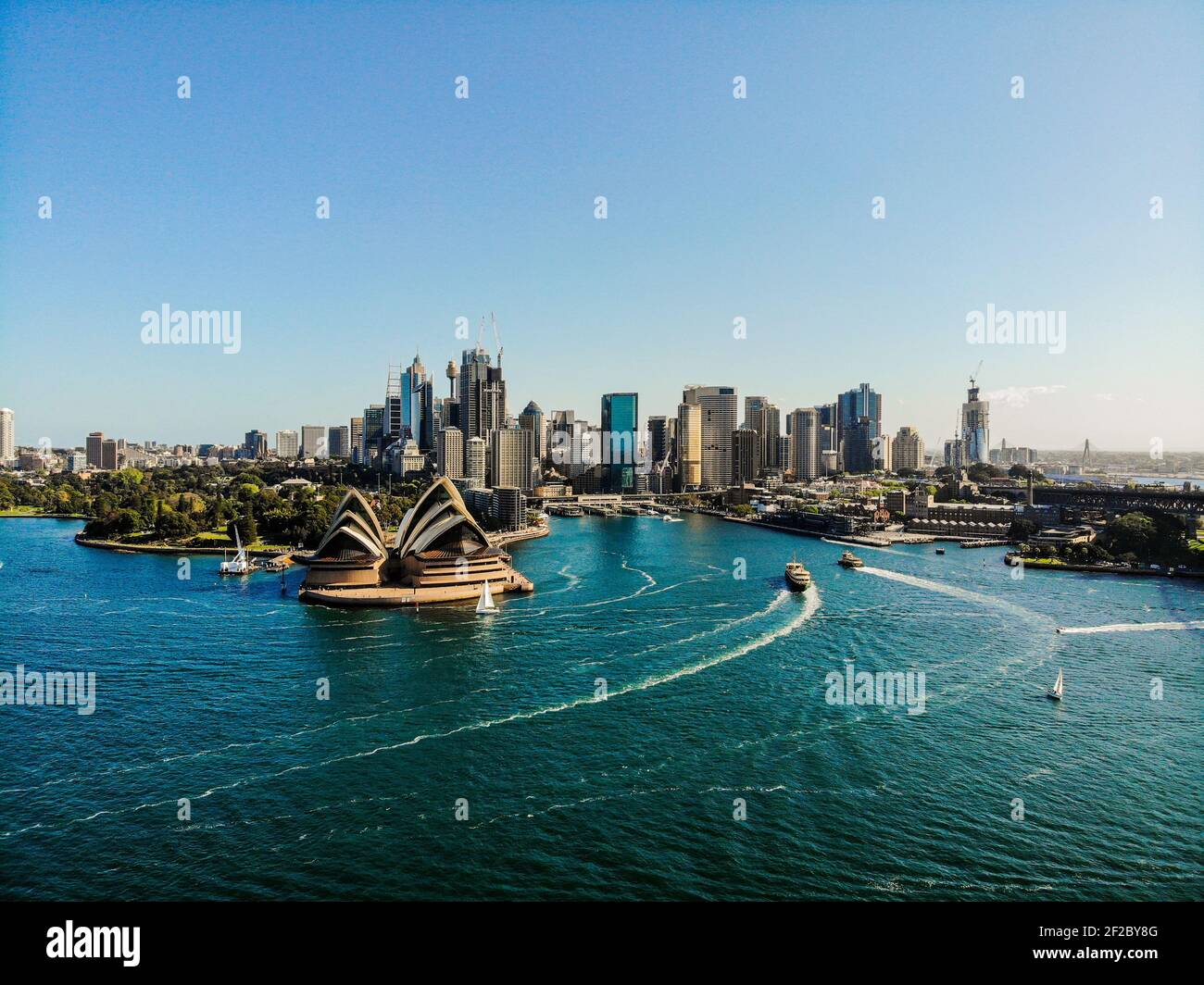 Drohnenbild von Sydney mit Sydney Harbour und Sydney Opera House, New South Wales, Australien Stockfoto