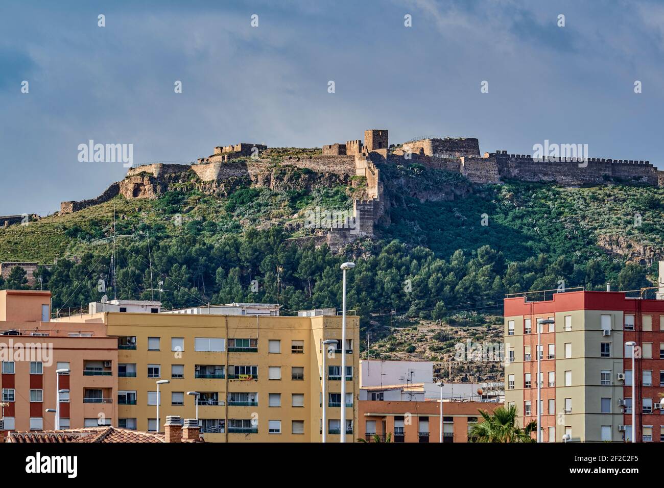 Festungsburg auf dem Hügel, der die Stadt Sagunto schützt, in der Provinz Valencia, Spanien, Europa. Stockfoto