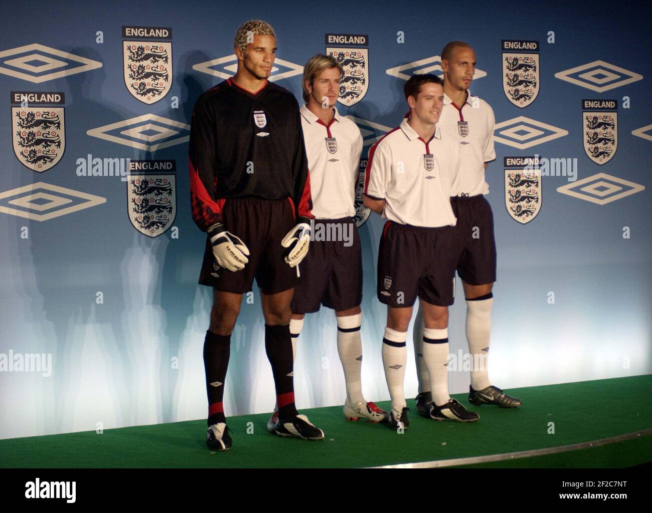 ENGLAND HOME KIT-START 25.3.03 BILD DAVID ASHDOWNENGLAND FUSSBALL Stockfoto