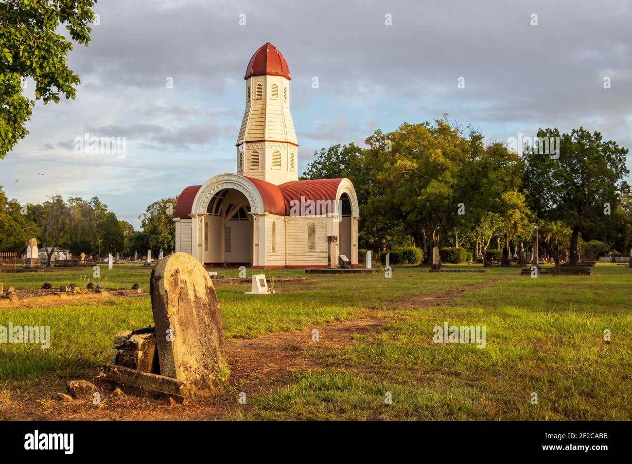 Kapelle auf alten Rasenfriedhof Stockfoto