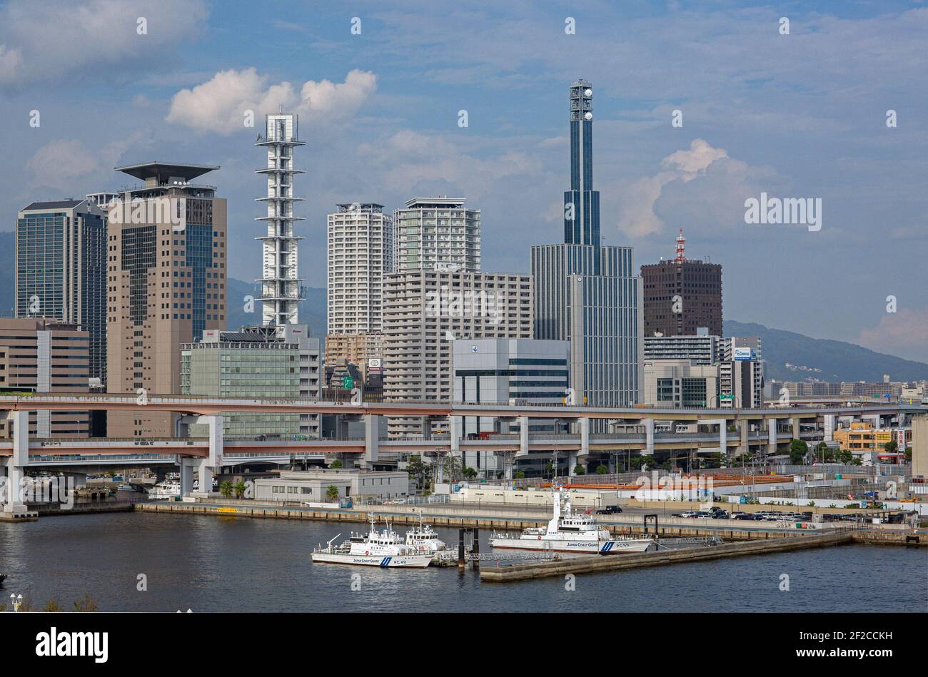 Skyline und Hafen von Kobe in Japan Stockfoto