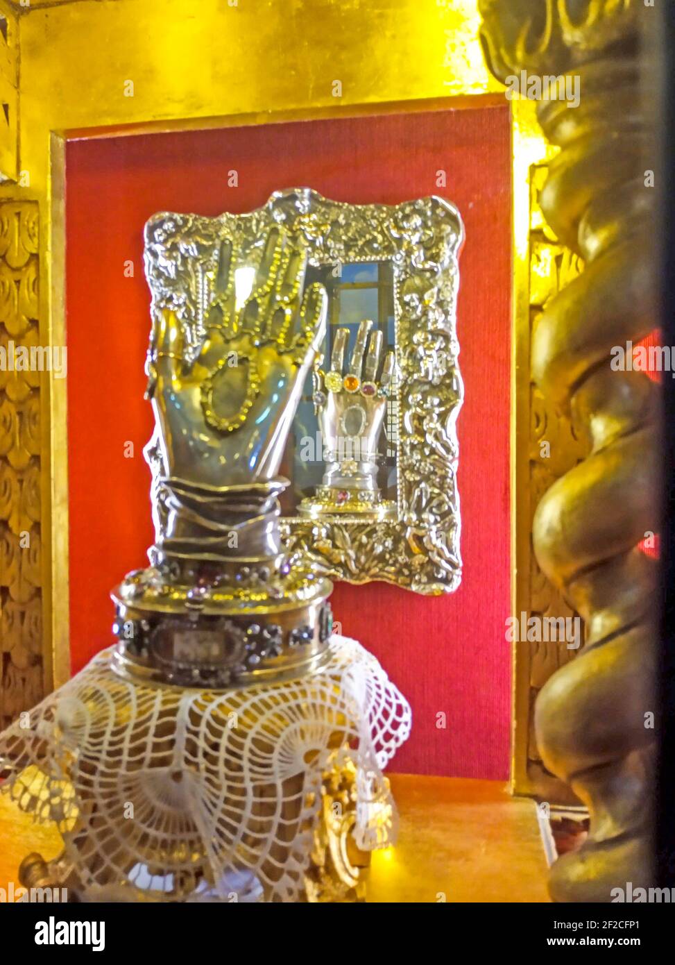 Ronda, Malaga, Spanien. 2020. August: Unbeschädigte Hand von Santa Teresa de Jesus in der Merced Kirche in Ronda gefunden Stockfoto