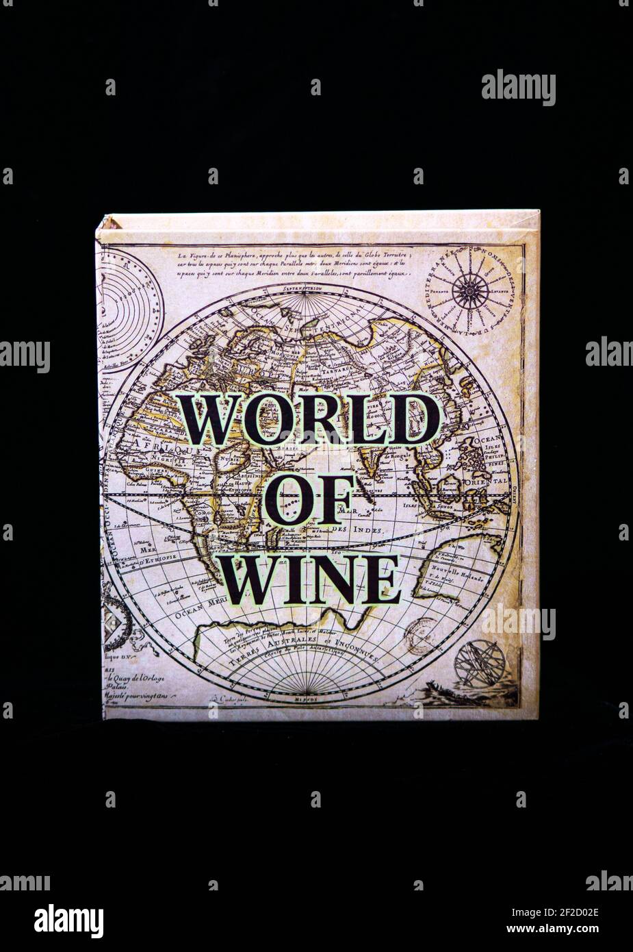 World of Wine Accessoire Box Cover mit Weltkarte gedruckt Für Sammler und Weinliebhaber Stockfoto