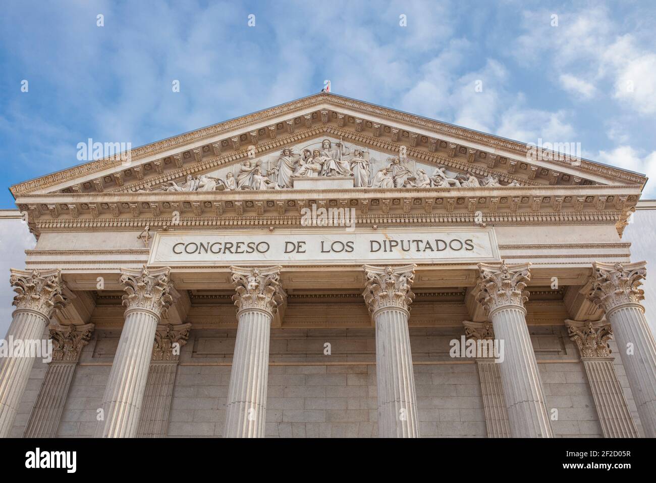 Gebäude des spanischen Abgeordnetenkongresses. Tympanon. Madrid, Spanien Stockfoto Gebäude des spanischen Abgeordnetenkongresses. Tympanon. Madrid, Spanien Stockfoto