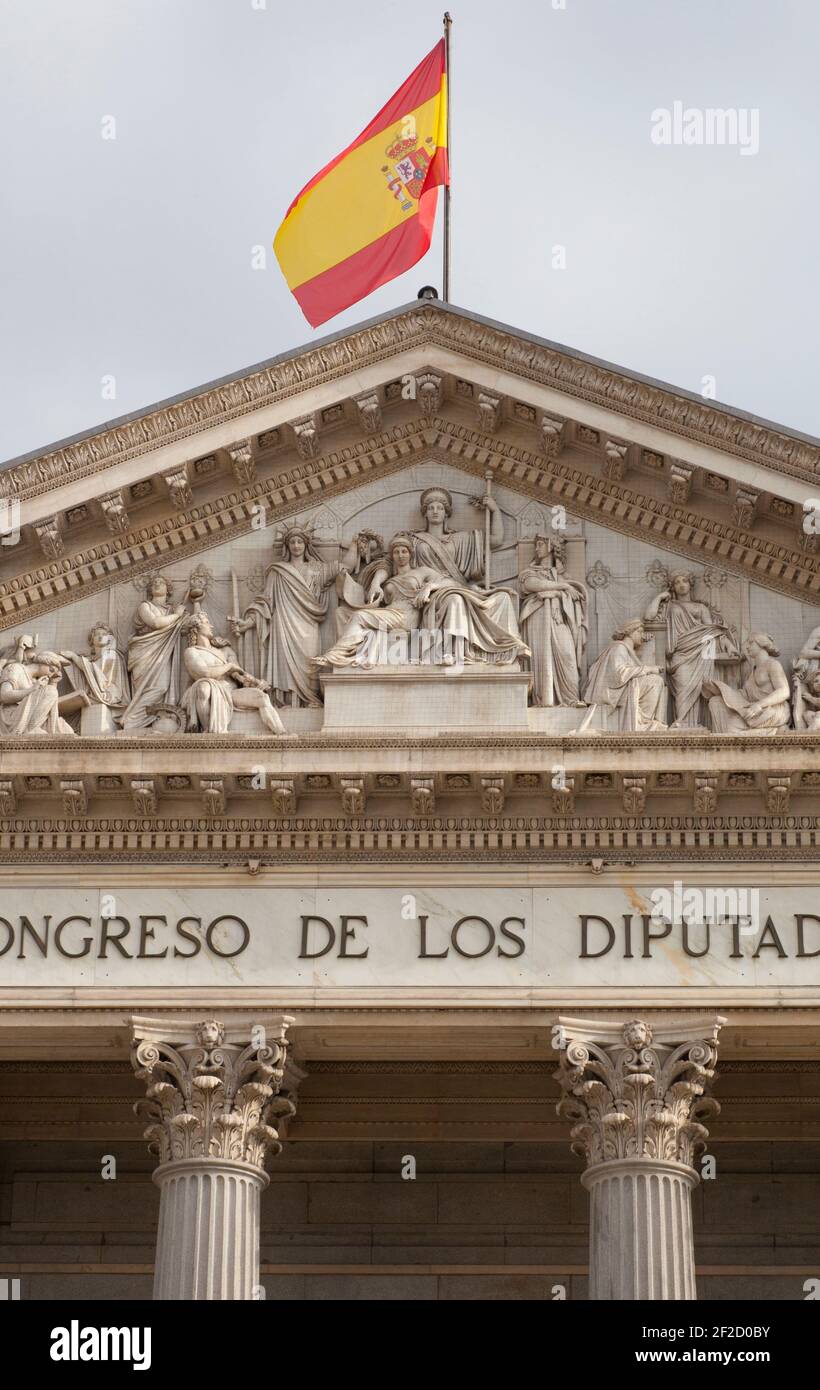 Gebäude des spanischen Abgeordnetenkongresses. Tympanon. Madrid, Spanien Stockfoto Gebäude des spanischen Abgeordnetenkongresses. Tympanon. Madrid, Spanien Stockfoto