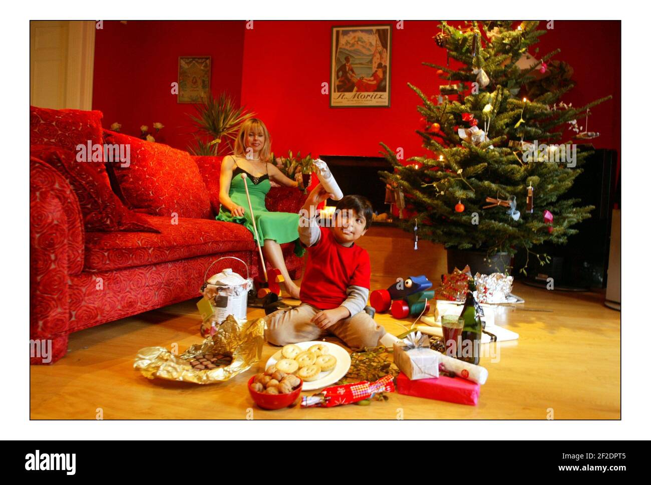 Julia Stephenson mit einem grünen Weihnachten.pic David Sandison 8/12/2005 Stockfoto