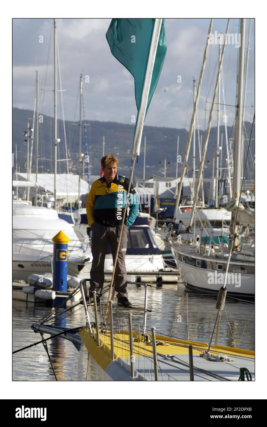 Gordon Ramsay kam als Lebensmittelberater für das niederländische Team zum Team von ABN AMRO beim Volvo Ocean Race. Er wird versuchen, den Geschmack und den nutricianal Inhalt der getrockneten Lebensmittel an Bord zu verbessern. Gordon konnte das Teamrennen beim ersten in-Port-Rennen des Weltrennens in Sanxenxo an der spanischen Nordküste beobachten.Bild David Sandison 4+5/11/2005 Stockfoto