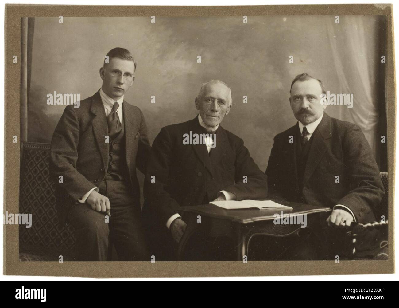 Portret van Jan Hazenberg (1847-1926), Bouke Pier Hazenberg (1881-1969) und Jan Hazenberg (1903-1989). Stockfoto