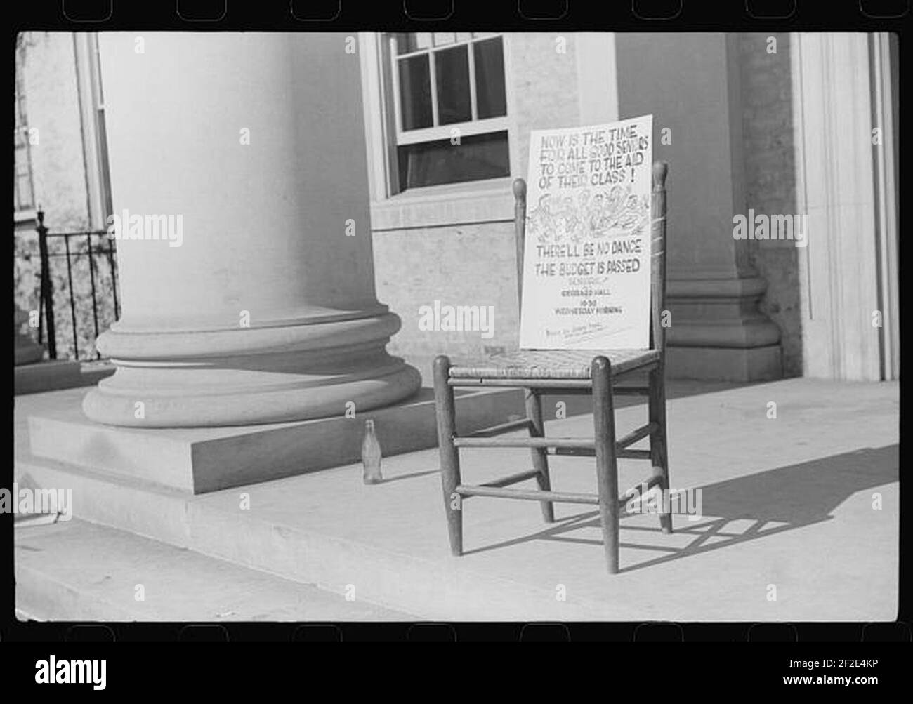 Poster außerhalb eines der Gebäude der Universität von North Carolina, Chapel Hill, North Carolina. Stockfoto