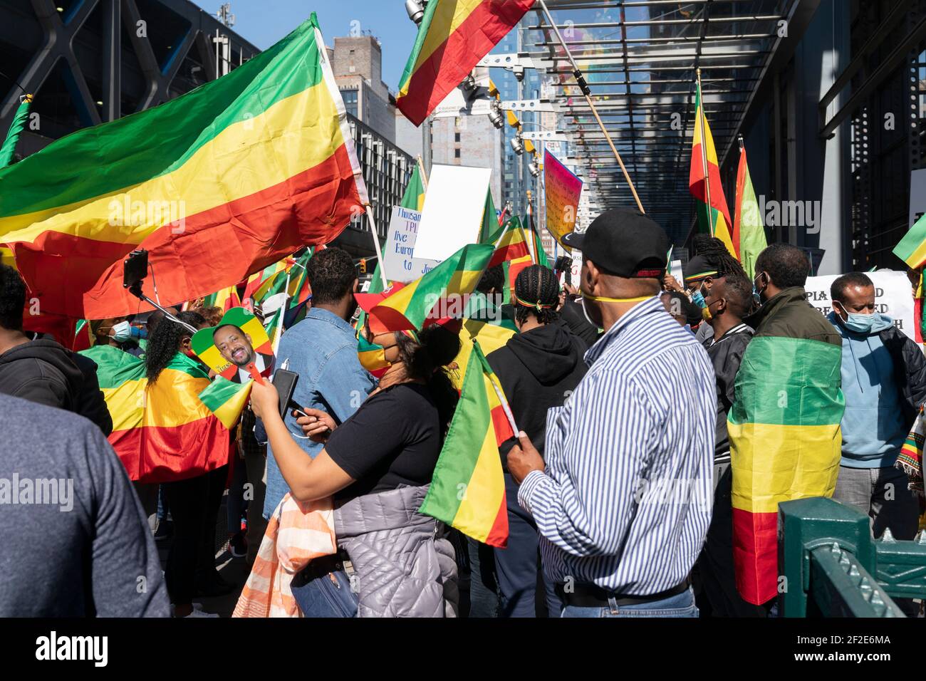 New York, NY - 11. März 2021: Mitglieder der äthiopischen Diaspora der USA marschieren und sammeln sich in Midtown Manhattan zur Unterstützung der äthiopischen Regierung Stockfoto