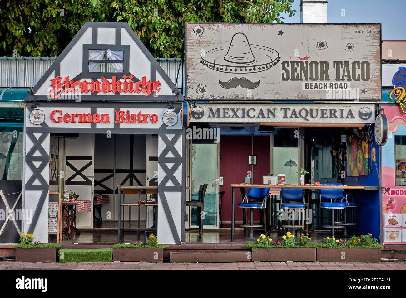 Bistro-Restaurants in Deutschland und Mexiko bieten eine Auswahl an internationalen Gerichten. Thailand Südostasien Stockfoto