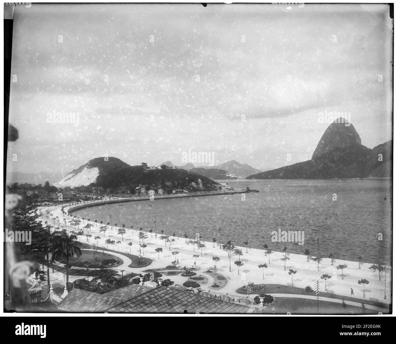 Praia de Botafogo, vendo-se o Morro da Viúva e o Corcovado ao Fundo. Stockfoto