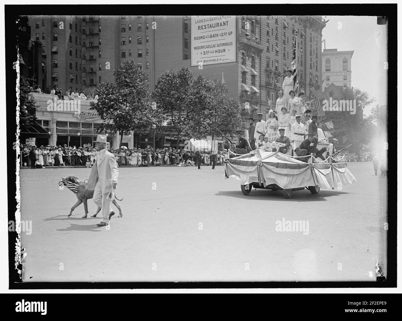 PREPAREDNESS PARADE. Marine UND MILITÄRISCHEN FLOAT Stockfoto