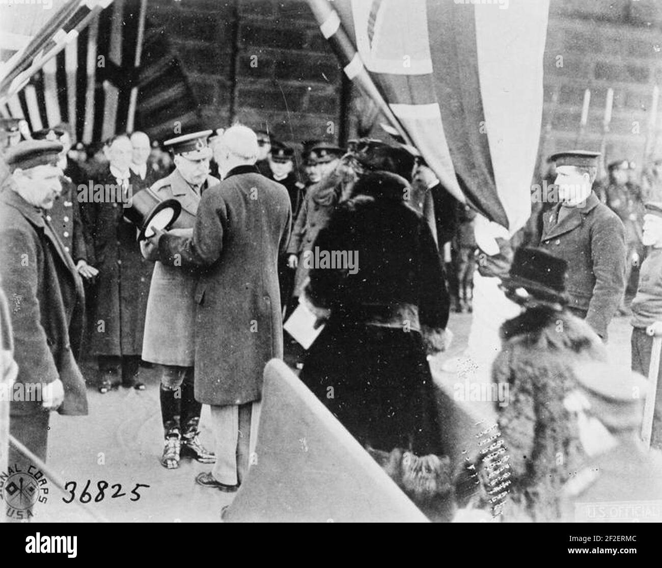 Präsident und Frau Woodrow Wilson vom Feldmarschall H.R.H. empfangen Duke of Connaught bei der Ankunft in Dover. Q58365. Stockfoto