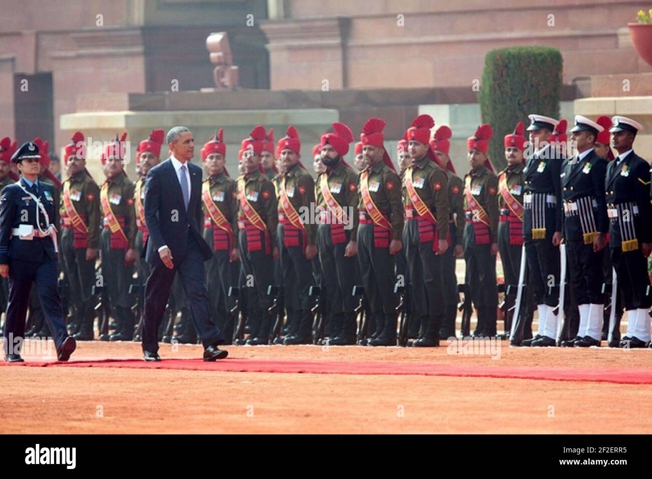 Präsident Barack Obama erhält eine Ehrenwache bei der Ankunft in Rashtrapati Bhawan. Stockfoto