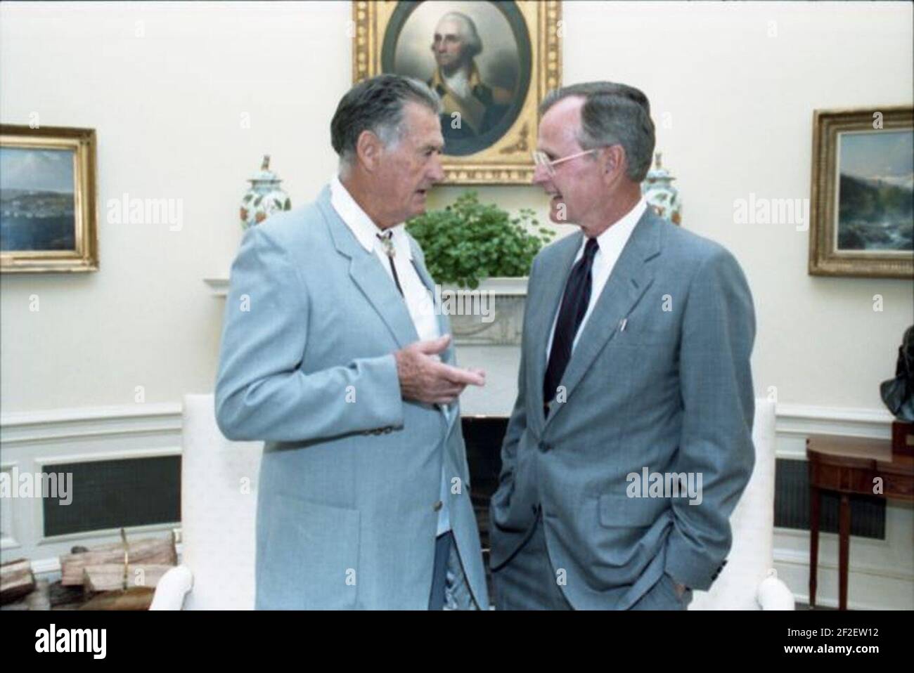 Präsident George H. W. Bush mit Ted Williams. Stockfoto