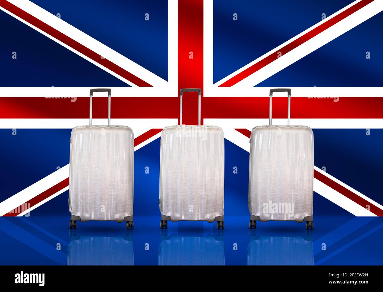 Reisekoffer vor der Flagge des Vereinigten Königreichs. Britisches Urlaubs- und Tourismuskonzept. Stockfoto