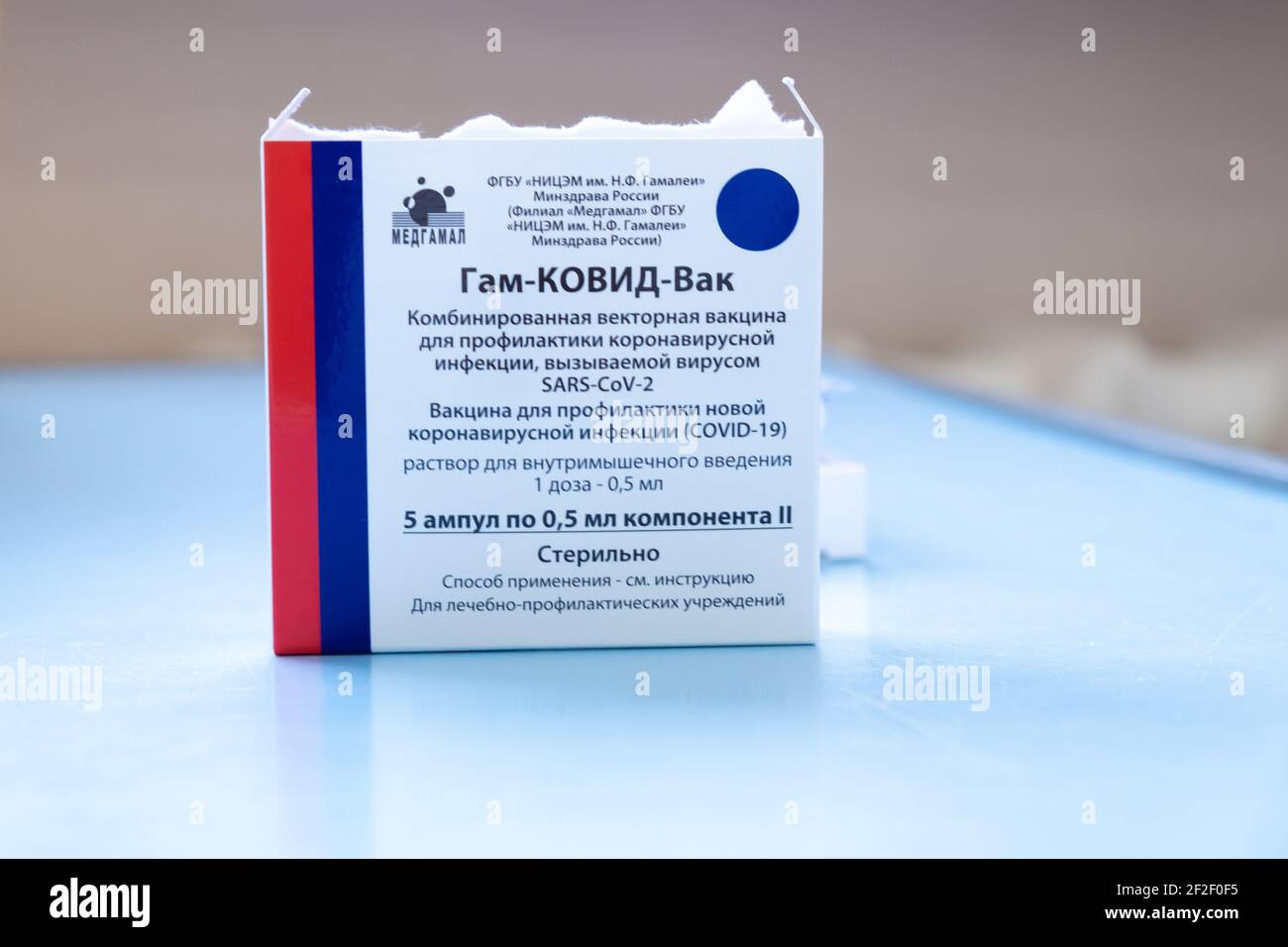 Russischer Impfstoff gegen das Coronavirus Gam-COVID-Vac, mit dem Marketingnamen Sputnik V: Moskau, Russland - 25. Februar 2021. Stockfoto