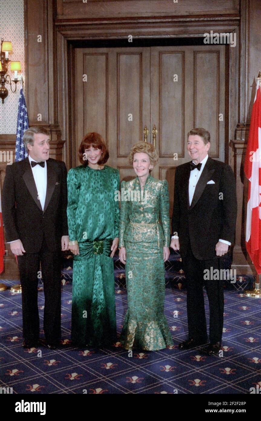 Präsident Ronald Reagan und Nancy Reagan mit Premierminister Brian Mulroney und seiner Frau Mila in Quebec, Kanada. Stockfoto