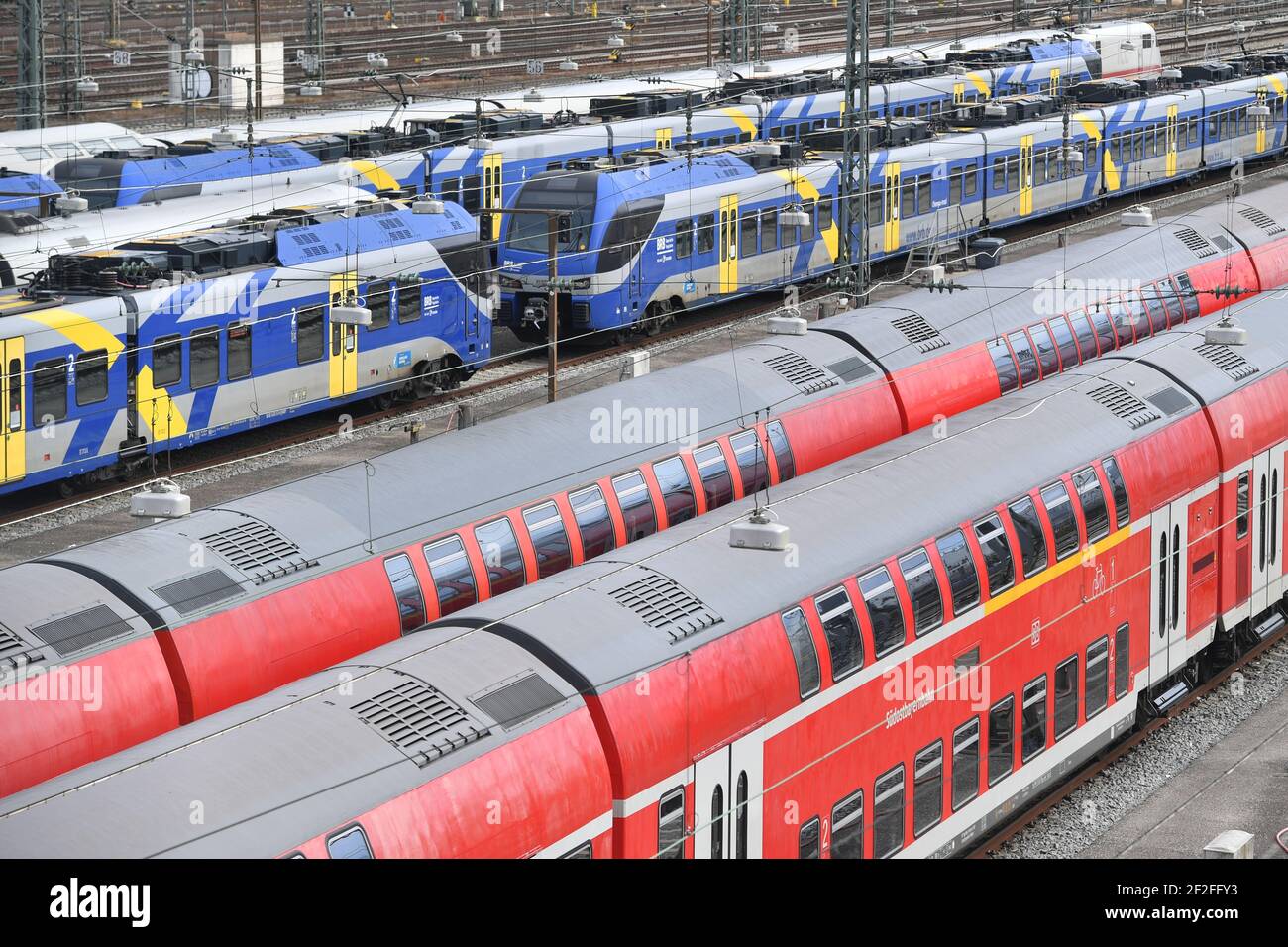 München, Deutschland. März 2021, 11th. Folgen der Coronavirus-Pandemie, geparkte Züge am 11th. März 2021 am Hauptbahnhof München, DB, die Bahn, Stadt München. OEPNV, öffentlicher Verkehr, Fernverkehr, Schienenverkehr. Quelle: dpa/Alamy Live News Stockfoto