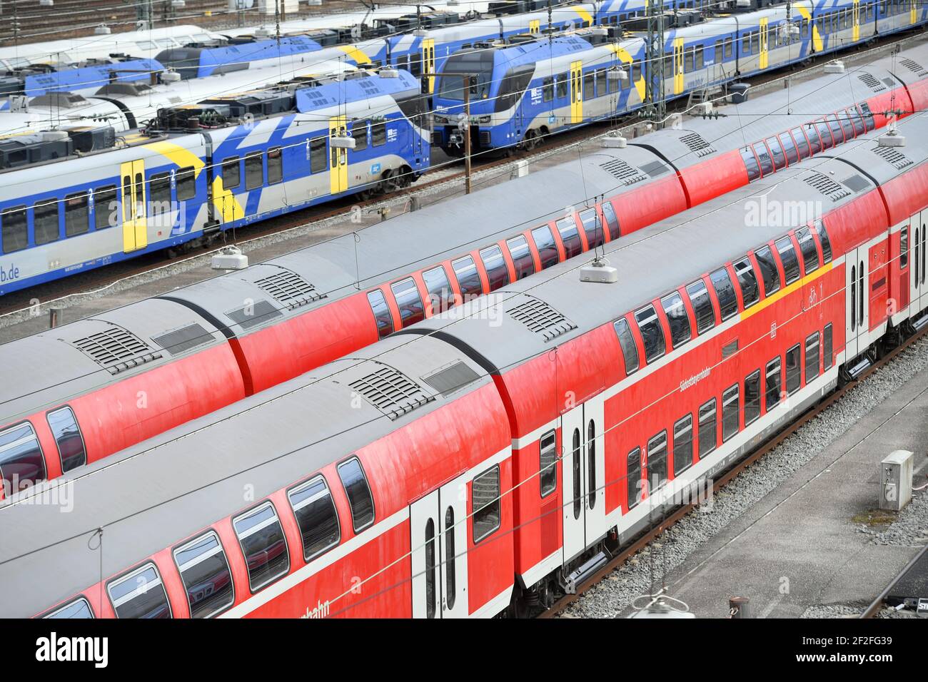 München, Deutschland. März 2021, 11th. Folgen der Coronavirus-Pandemie, geparkte Züge am 11th. März 2021 am Hauptbahnhof München, DB, die Bahn, Stadt München. OEPNV, öffentlicher Verkehr, Fernverkehr, Schienenverkehr. Quelle: dpa/Alamy Live News Stockfoto