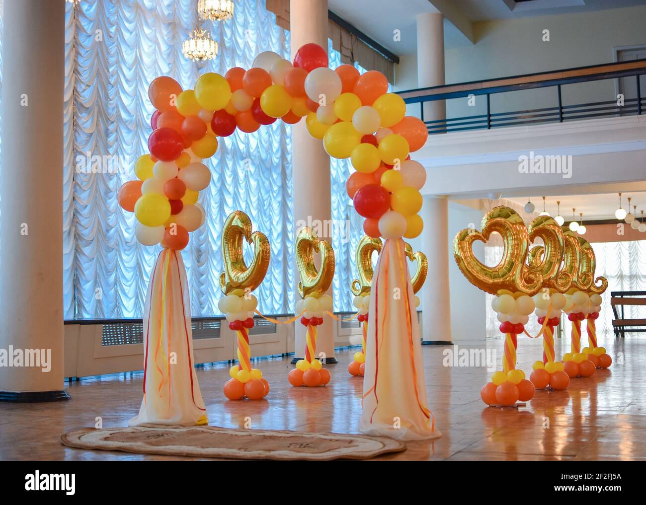 Ballon Dekorationen für die Hochzeitszeremonie. Ohne Menschen. Stockfoto