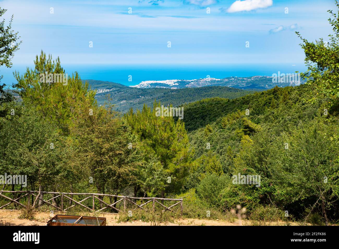 Blick auf das Mittelmeer vom Nationalpark Gargano Stockfoto