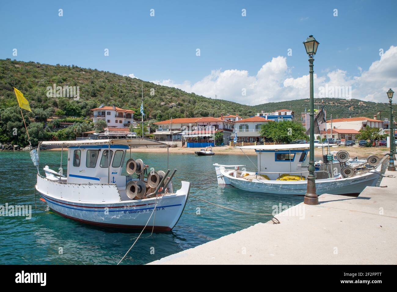 Fischerboote im Hafen von Pirgadika - Chalkidiki Stockfoto