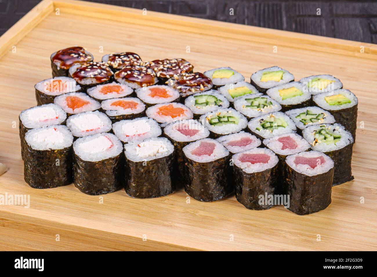 Japanische Küche – Kappa Maki mit Fisch Stockfotografie - Alamy