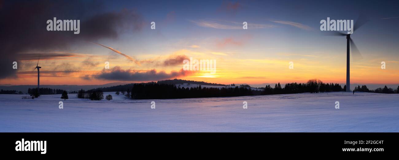 Geographie / Reisen, Schweiz, Bern, Winteruntergang über dem Windpark Mont-Crosi, Additional-Rights-Clearance-Info-not-available Stockfoto