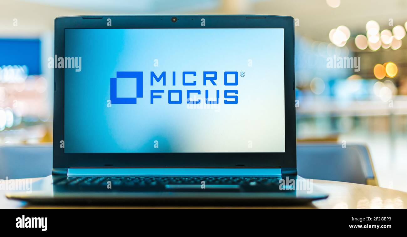 POZNAN, POL - 6. FEB 2021: Laptop-Computer mit Logo von Micro Focus International, einem britischen Software- und IT-Unternehmen Stockfoto