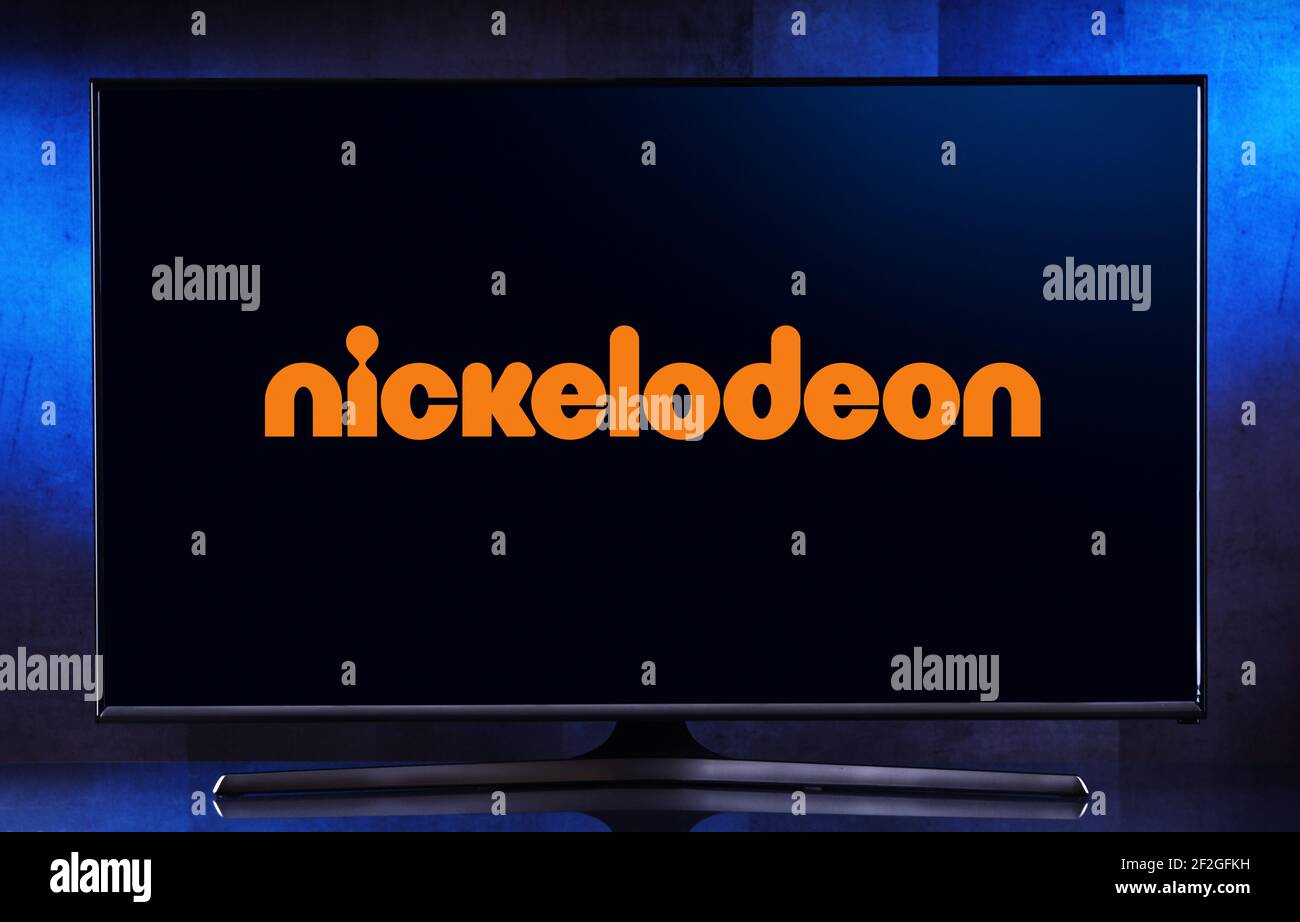 POZNAN, POL - 6. FEBRUAR 2021: Flachbildfernseher mit Logo von Nickelodeon, einem amerikanischen Pay-TV-Sender Stockfoto