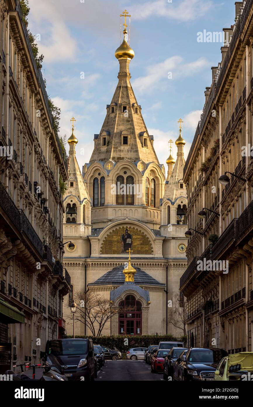 Paris, Frankreich - 19. Februar 2021: Die Alexander-Nevsky-Kathedrale ist eine russisch-orthodoxe Kathedrale im 8th. Arrondissement von Paris. ICH Stockfoto