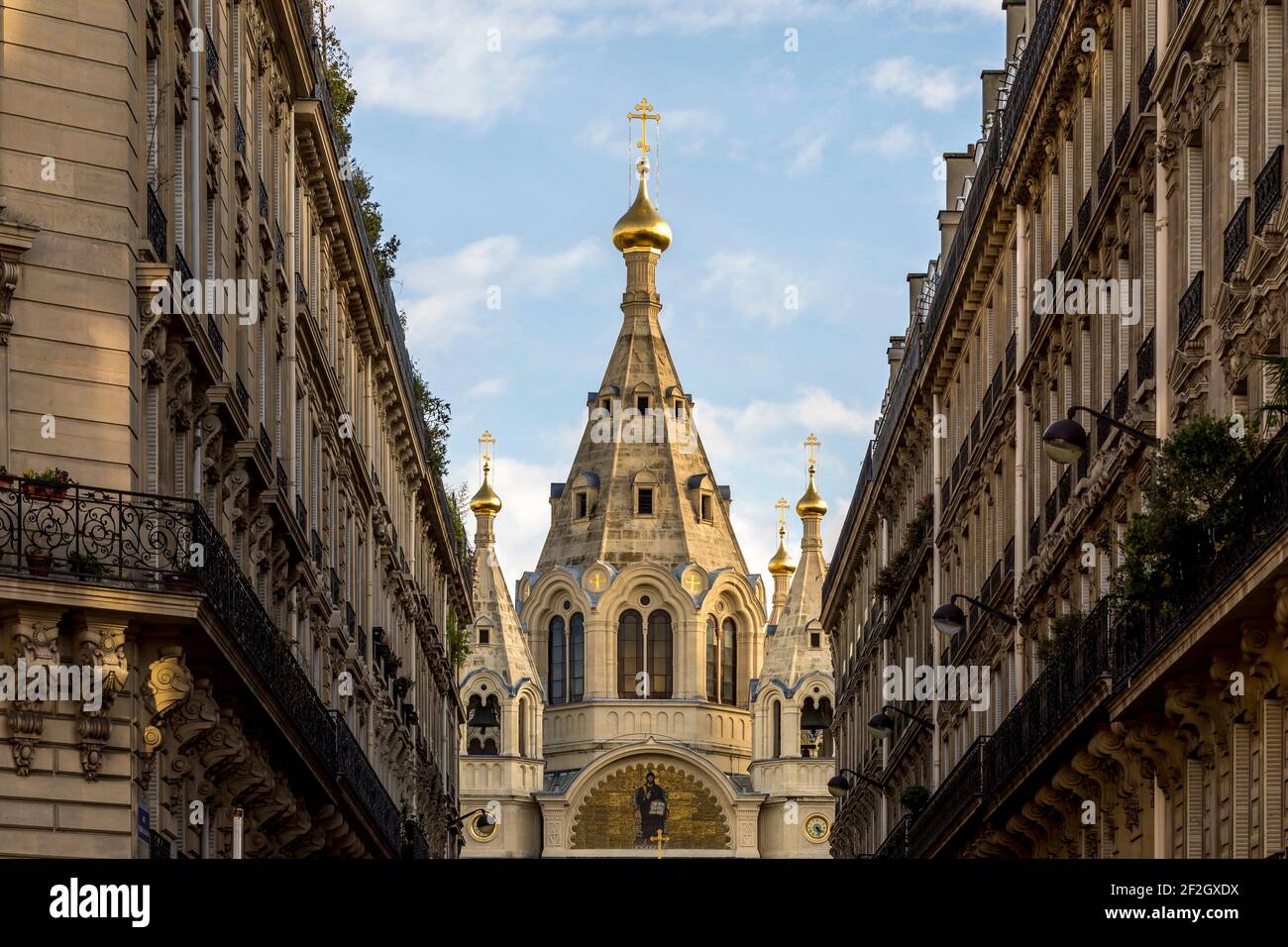 Paris, Frankreich - 19. Februar 2021: Die Alexander-Nevsky-Kathedrale ist eine russisch-orthodoxe Kathedrale im 8th. Arrondissement von Paris. ICH Stockfoto