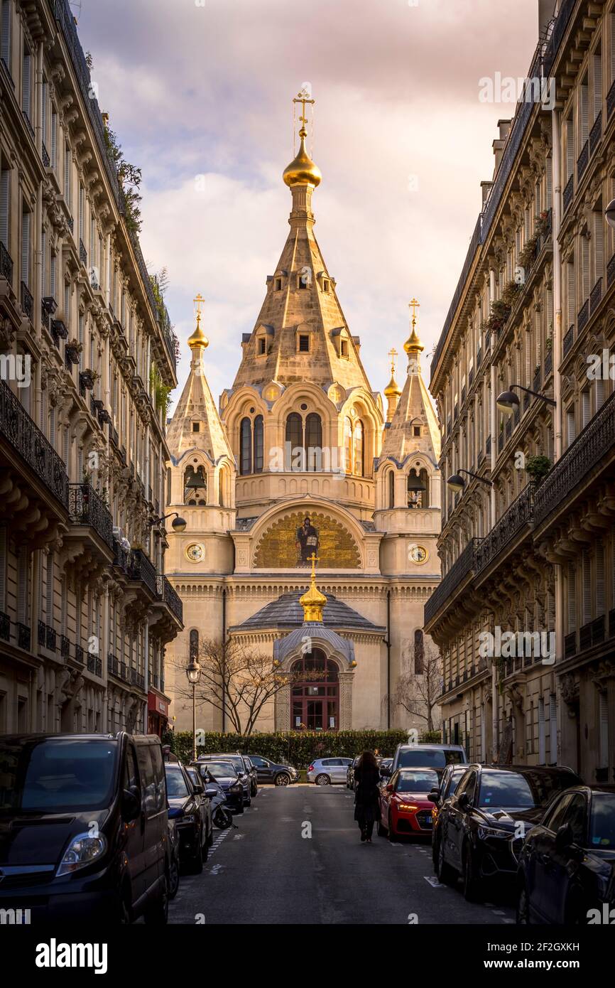 Paris, Frankreich - 19. Februar 2021: Die Alexander-Nevsky-Kathedrale ist eine russisch-orthodoxe Kathedrale im 8th. Arrondissement von Paris. ICH Stockfoto