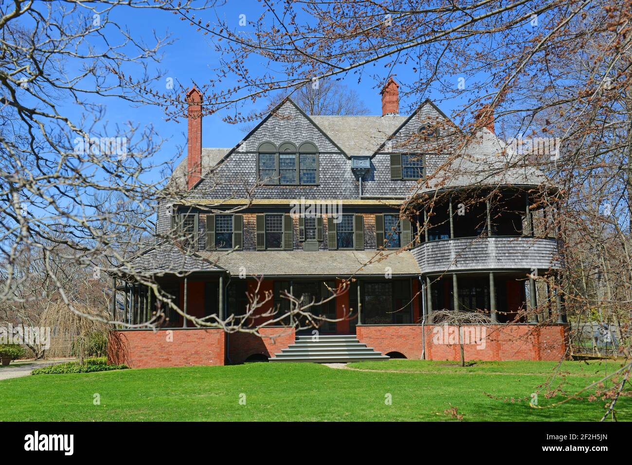 Issac Bell House ist eine vergoldete Alter Villa mit Schindelstil in Bellevue Avenue Historic District in Newport, Rhode Island RI, USA. Stockfoto