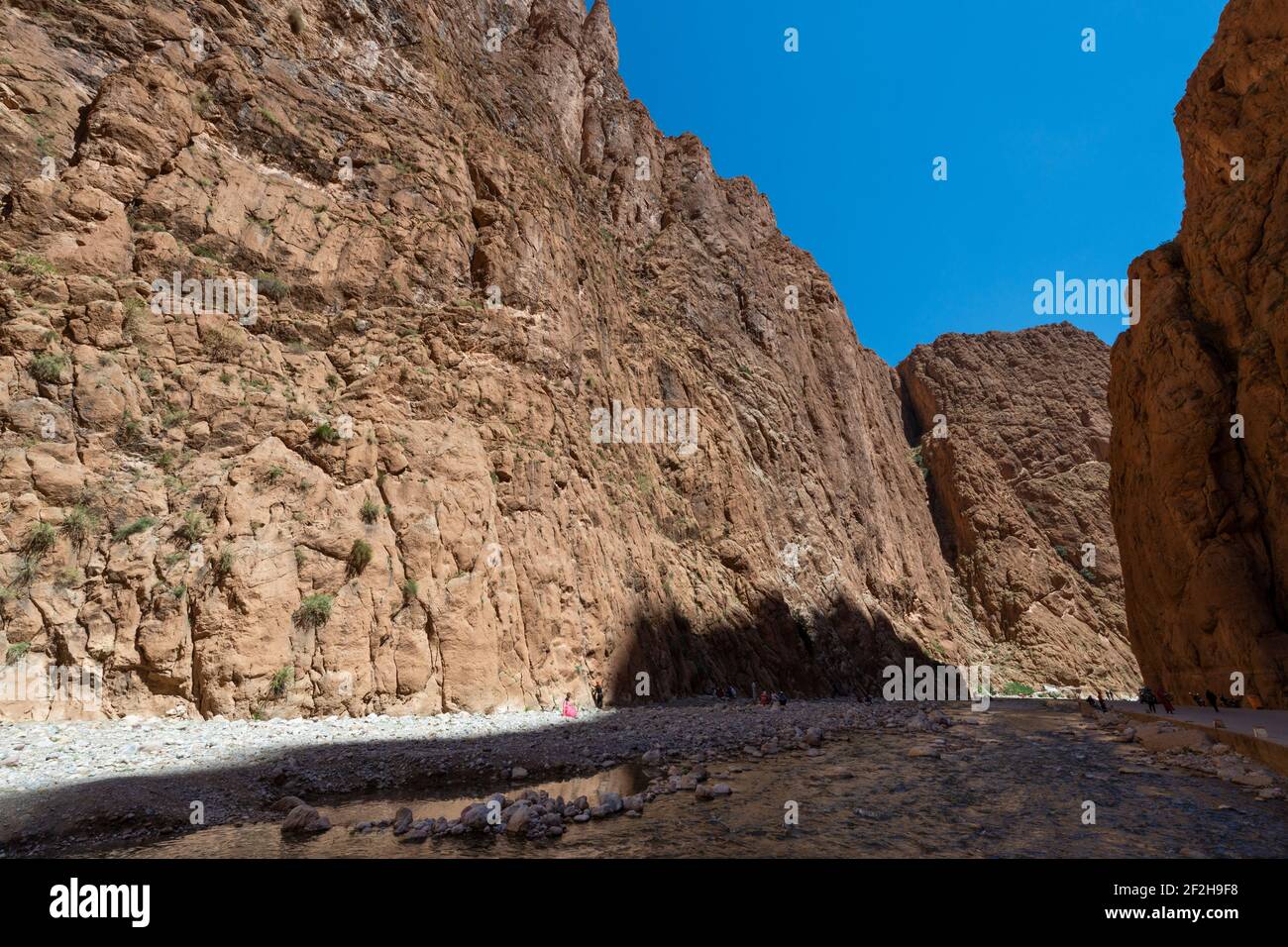 Todgha-Schlucht, Marokko - 13. April 2016: Blick auf die Todgha-Schlucht, in der Region des Hohen Atlasgebirges von Marokko. Stockfoto