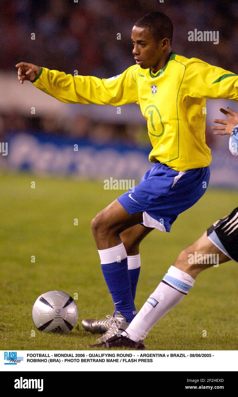 FUSSBALL - MONDIAL 2006 - QUALIFIKATIONSRUNDE - ARGENTINIEN V BRASILIEN - 08/06/2005 - ROBINHO (BH) - FOTO BERTRAND MAHE / FLASH DRÜCKEN Stockfoto