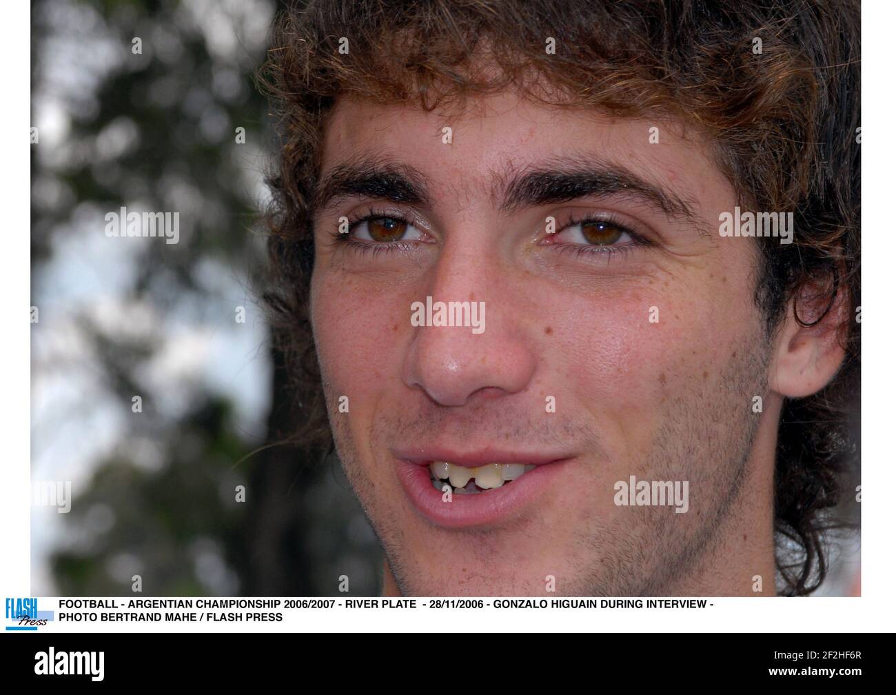 FUSSBALL - ARGENTIAN CHAMPIONSHIP 2006/2007 - RIVER PLATE - 28/11/2006 - GONZALO HIGUAIN WÄHREND DES INTERVIEWS - FOTO BERTRAND MAHE / FLASH DRÜCKEN Stockfoto