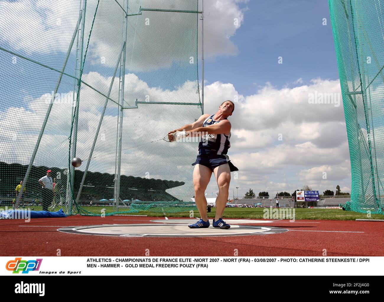 LEICHTATHLETIK - MEISTERSCHAFTEN DE FRANKREICH ELITE -NIORT 2007 - NIORT (FRA) - 03/08/2007 - FOTO: CATHERINE STEENKESTE / DPPI MÄNNER - HAMMER - GOLDMEDAILLE FREDERIC POUZY (FRA) Stockfoto