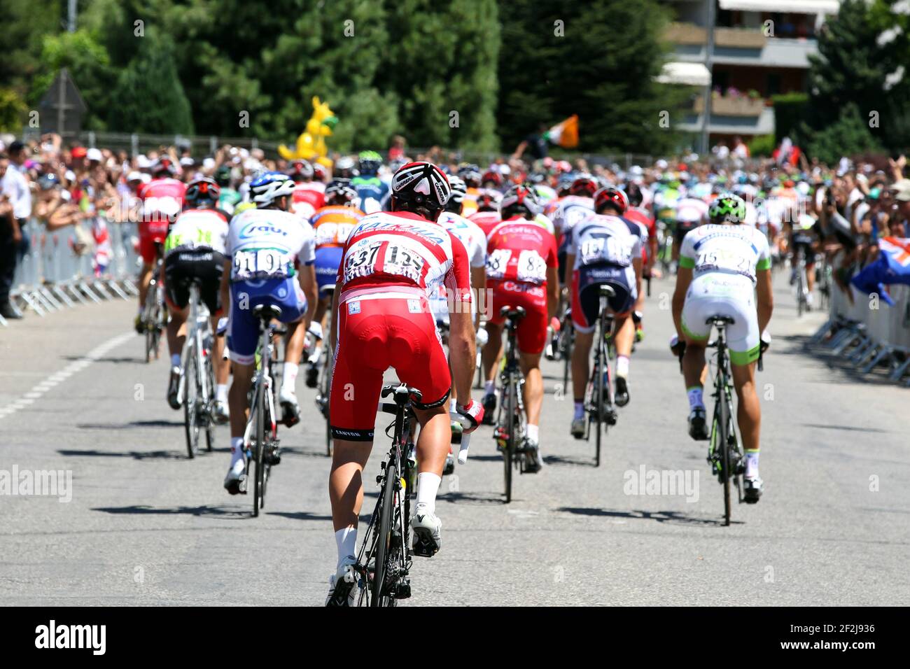 RADFAHREN - TOUR DE FRANCE 2012 - ETAPPE 11 - Albertville > La Toussuire – Les Sybelles (140 km) - 12/07/2012 - FOTO MANUEL BLONDAU / DPPI - DIE DAS PACK IST DIREKT NACH DER STARTLINIE ABGEBILDET Stockfoto