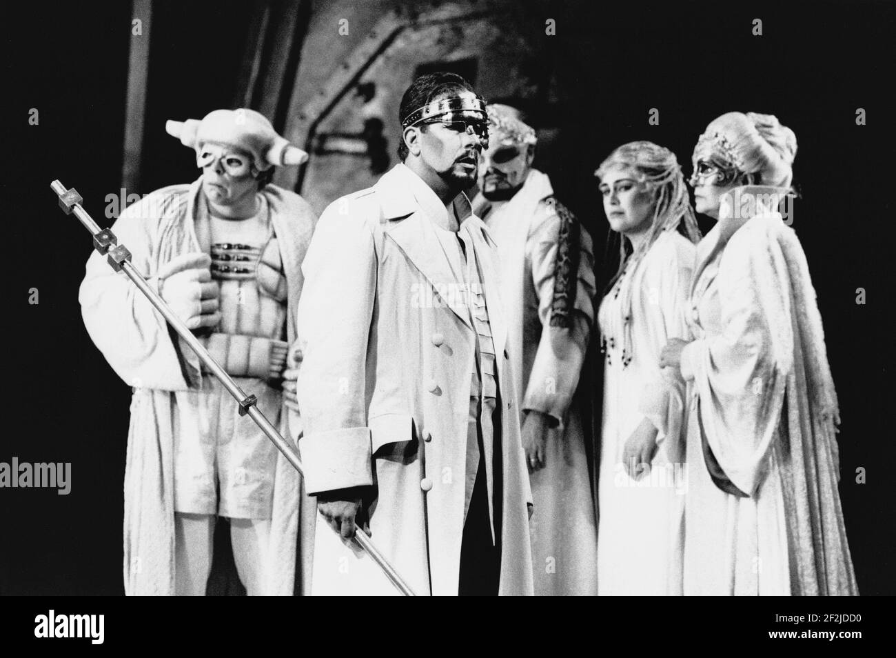 l-r: Donald Maxwell (Donner), James Morris (Wotan), Kim Begley (Froh), Deborah Riedel (Freia), Helga Dernesch (Fricka) in das RHEINGOLD von Wagner an der Royal Opera, Covent Garden, London WC2 16/09/1991 Dirigent: Bernard Haitink Design: Peter Sykora Beleuchtung: John B Read Choreograf: Eleanor Fazan Regisseur: Gotz Friedrich Stockfoto